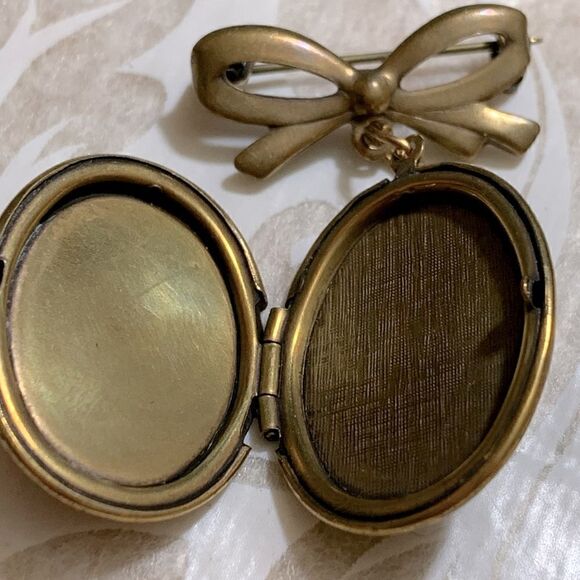 Antique Hanging Bow Locket Brooch Pin w/ Pressed Flower 1.5” Gorgeous - Picture 5 of 6